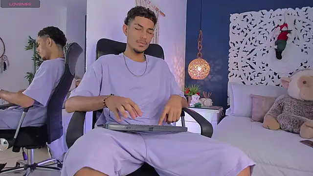 Adonis WB online show from 11.24.25