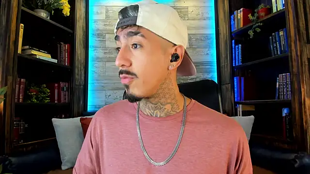 Snapshot of Donovan_Desmond chatting on 10.21.25 Donovan Desmond online show from 10.21.25