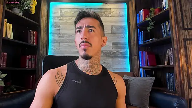 Snapshot of Donovan_Desmond chatting on 11.25.25 Donovan Desmond online show from 11.25.25