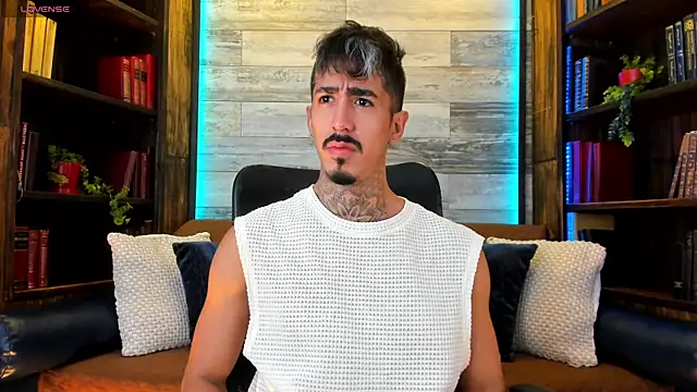 Donovan Desmond online show from 04.06.26