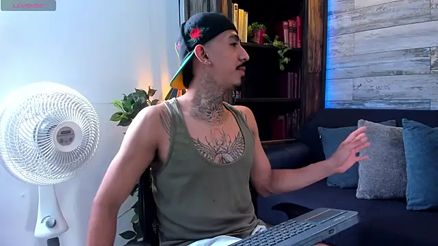 Donovan Desmond online show from 04.17.26