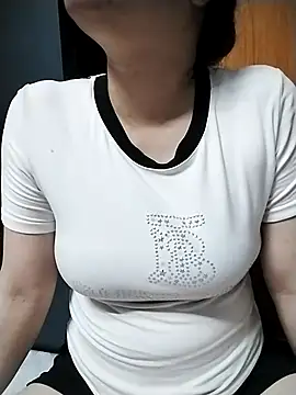 Snapshot of Mie_rose chatting on 04.25.26 Mie rose online show from 04.25.26