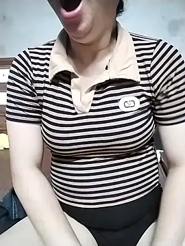Snapshot of Mie_rose chatting on 05.02.26 Mie rose online show from 05.02.26