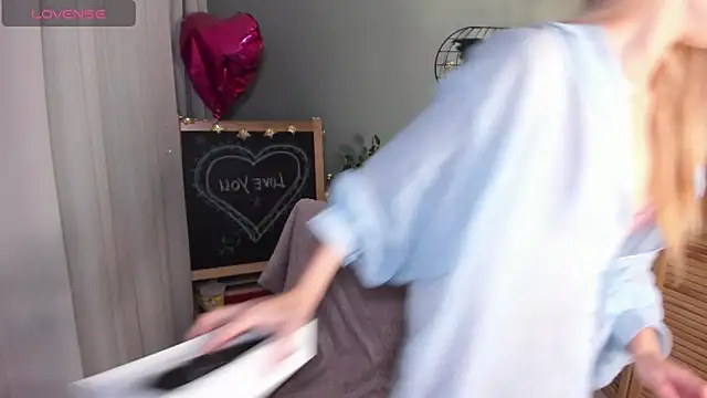 mishapallmer online show from 10.02.25