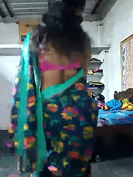 Snapshot of srav43 chatting on 10.29.25 srav43 online show from 10.29.25