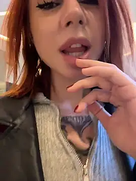 Snapshot of RosieSecret chatting on 04.16.26 RosieSecret online show from 04.16.26