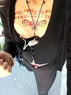 Snapshot of pink-mai chatting on 11.14.25 pink-mai online show from 11.14.25