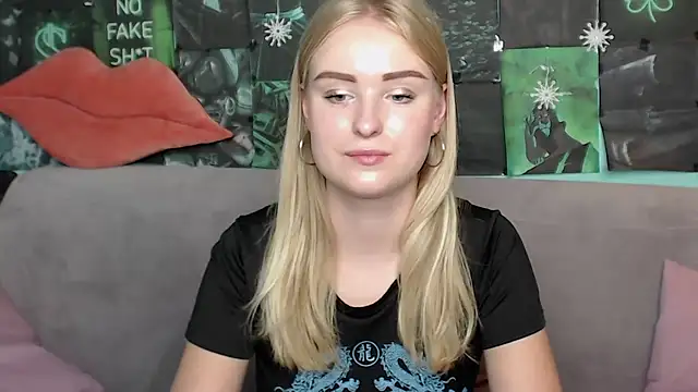 Snapshot of SofySofty chatting on 09.12.25 SofySofty online show from 09.12.25