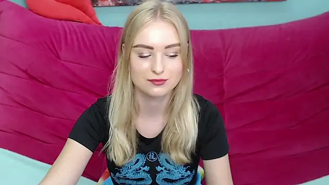 Snapshot of SofySofty chatting on 09.17.25 SofySofty online show from 09.17.25