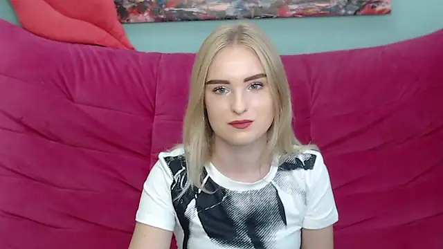 Snapshot of SofySofty chatting on 09.19.25 SofySofty online show from 09.19.25