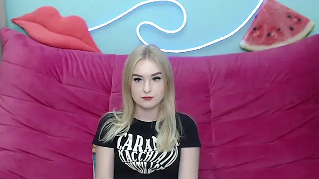 Snapshot of SofySofty chatting on 11.13.25 SofySofty online show from 11.13.25