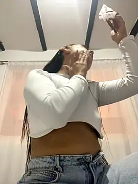 Snapshot of Sara-cooper2 chatting on 11.11.25 Sara-cooper2 online show from 11.11.25