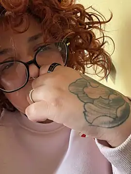 Snapshot of chiaretta_loveit chatting on 11.06.25 chiaretta loveit online show from 11.06.25