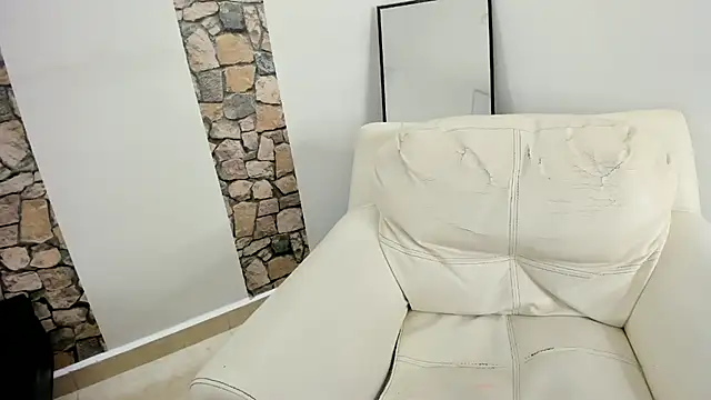 Snapshot of NinaCollinss1 chatting on 10.24.25 NinaCollinss1 online show from 10.24.25