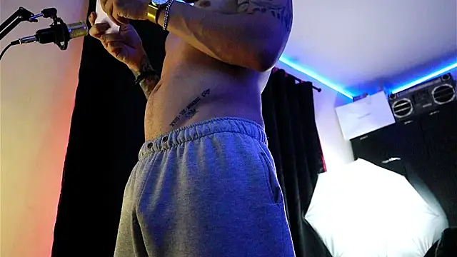 AlphaMasterXxx online show from 09.13.25