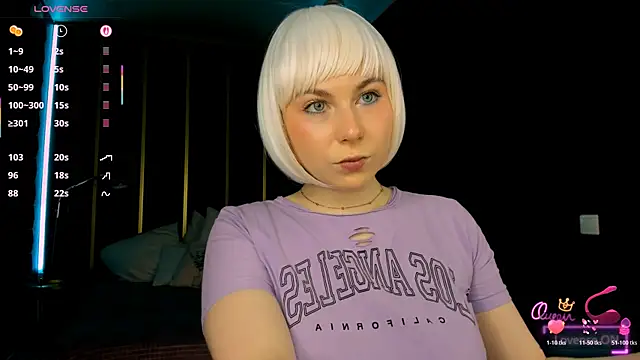 Snapshot of EvaCrosby chatting on 06.20.26 EvaCrosby online show from 06.20.26