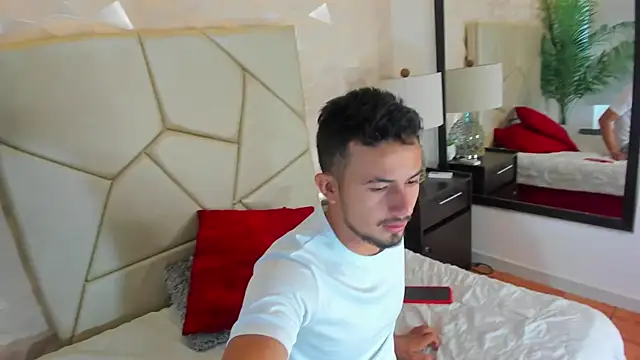 Valentiinoss online show from 09.10.25