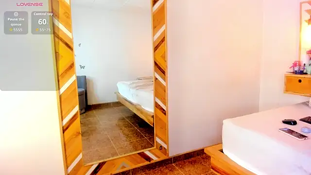 SoleneFontaine online show from 09.10.25