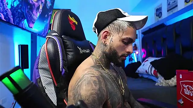 logan hugh8 online show from 02.08.26