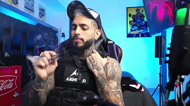 logan hugh8 online show from 02.21.26