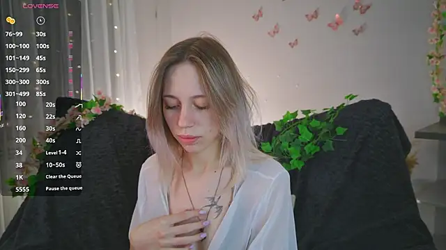 Snapshot of NyxaThorn chatting on 02.02.26 NyxaThorn online show from 02.02.26