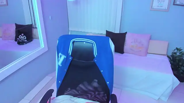 Miku Kita online show from 10.03.25