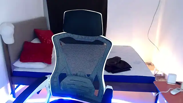 Snapshot of SultryCyraFoxmore chatting on 09.18.25 SultryCyraFoxmore online show from 09.18.25