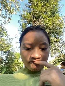 Snapshot of __Nhug__05 chatting on 10.05.25 Nhug 05 online show from 10.05.25