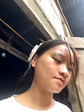 Snapshot of __Nhug__05 chatting on 10.08.25 Nhug 05 online show from 10.08.25