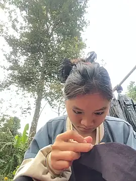 Snapshot of __Nhug__05 chatting on 10.29.25 Nhug 05 online show from 10.29.25