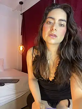 Snapshot of sashaa_petit chatting on 11.20.25 sashaa petit online show from 11.20.25