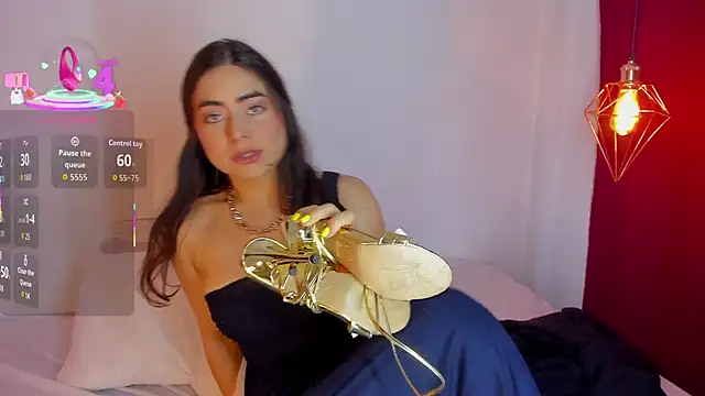 Snapshot of sashaa_petit chatting on 11.24.25 sashaa petit online show from 11.24.25