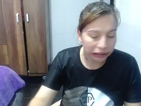 cloequeen15 online show from 10.29.25