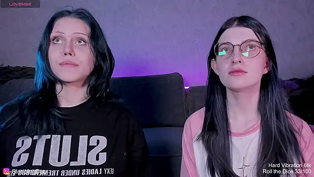 Snapshot of Threesomebabes chatting on 06.22.26 Threesomebabes online show from 06.22.26