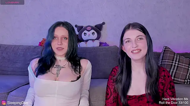 Snapshot of Threesomebabes chatting on 07.03.26 Threesomebabes online show from 07.03.26