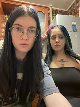Snapshot of Threesomebabes chatting on 07.18.26 Threesomebabes online show from 07.18.26