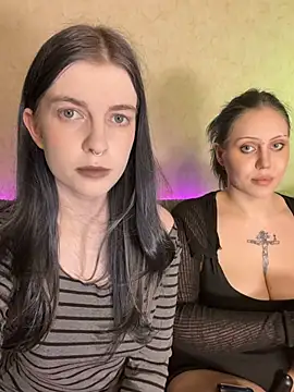 Snapshot of Threesomebabes chatting on 07.24.26 Threesomebabes online show from 07.24.26