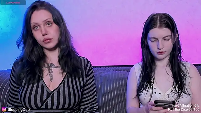 Snapshot of Threesomebabes chatting on 08.02.26 Threesomebabes online show from 08.02.26