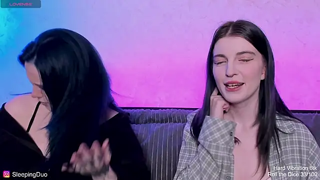 Snapshot of Threesomebabes chatting on 08.04.26 Threesomebabes online show from 08.04.26