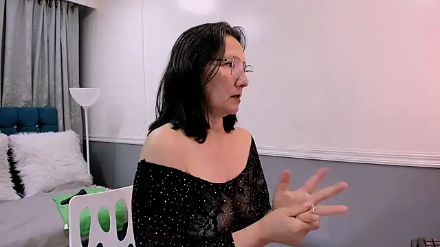 Oriana Jhonson online show from 10.17.25