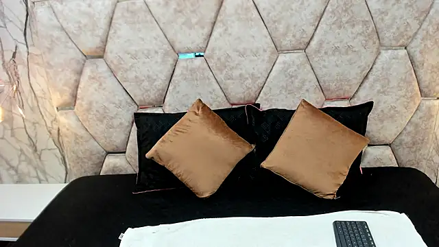 EXOTIC EBONY  online show from 09.26.25