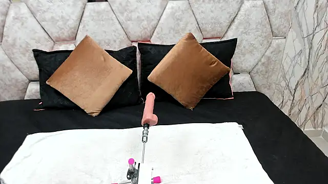 EXOTIC EBONY  online show from 10.07.25