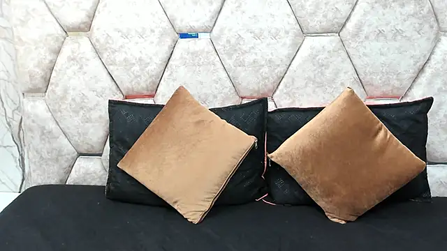 EXOTIC EBONY  online show from 10.11.25