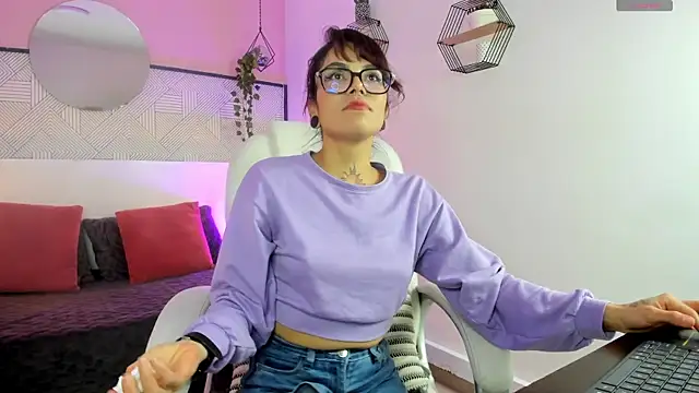 Snapshot of Esmeralda_CO chatting on 10.28.25 Esmeralda CO online show from 10.28.25