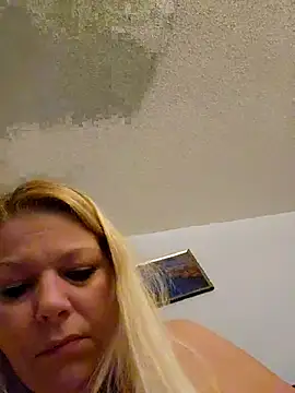 Snapshot of IvyPaige chatting on 09.18.25 IvyPaige online show from 09.18.25