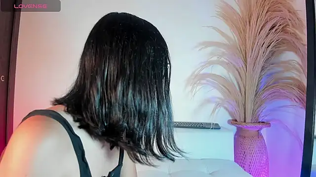 Snapshot of Noami_Rose chatting on 12.04.25 Noami Rose online show from 12.04.25