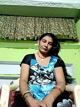 Snapshot of ZIVAA chatting on 05.18.26 ZIVAA online show from 05.18.26