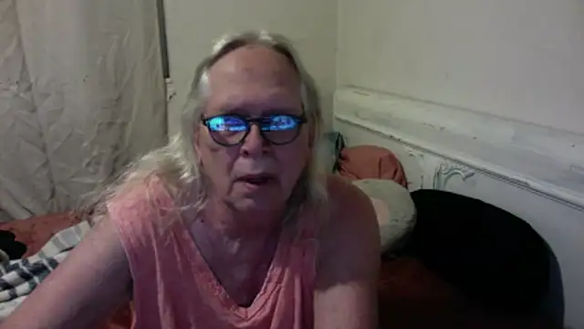 Snapshot of OldLadySara chatting on 05.30.26 OldLadySara online show from 05.30.26