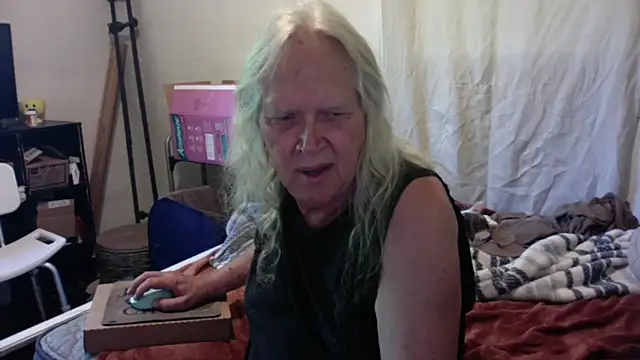 Snapshot of OldLadySara chatting on 06.13.26 OldLadySara online show from 06.13.26