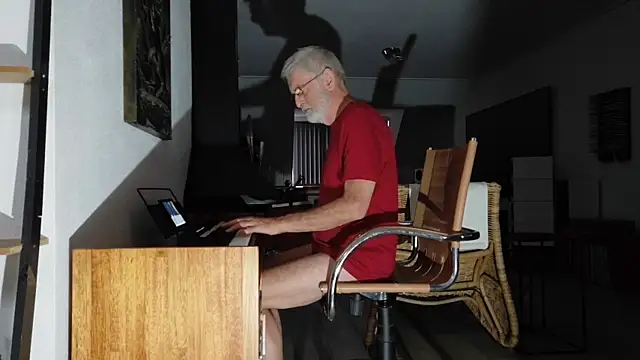 Snapshot of ewaldwillems99 chatting on 11.07.25 ewaldwillems99 online show from 11.07.25